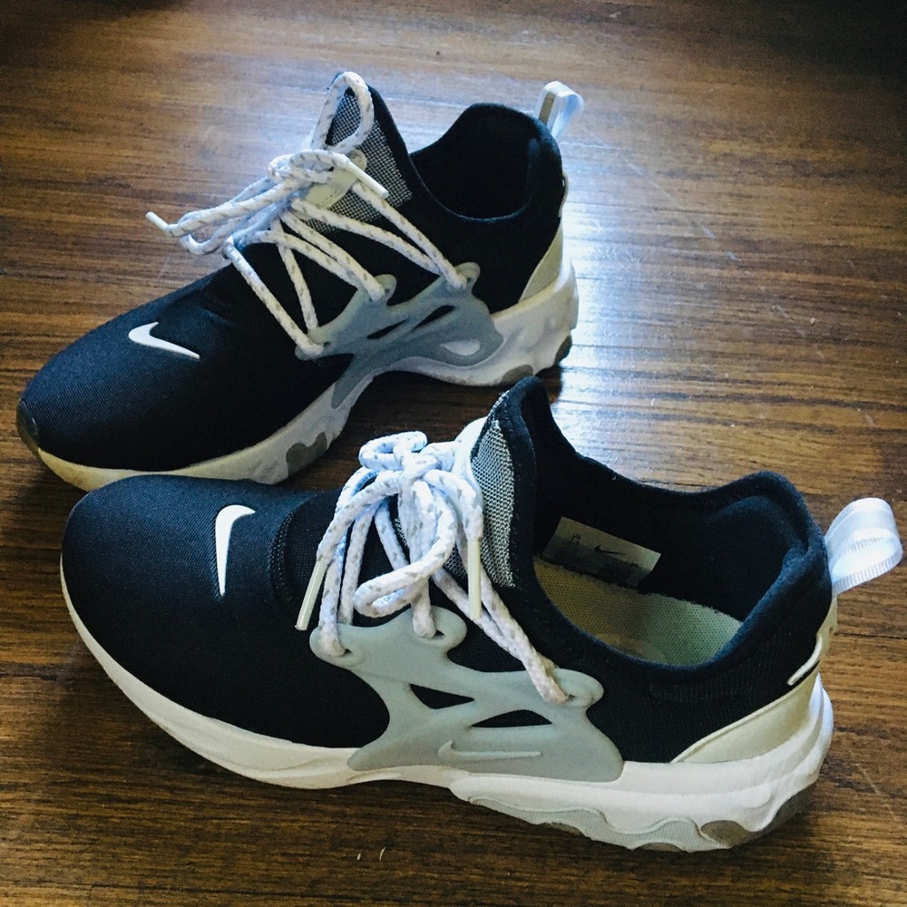 Brand new. Worn twice NIKE - Picture 1 of 6